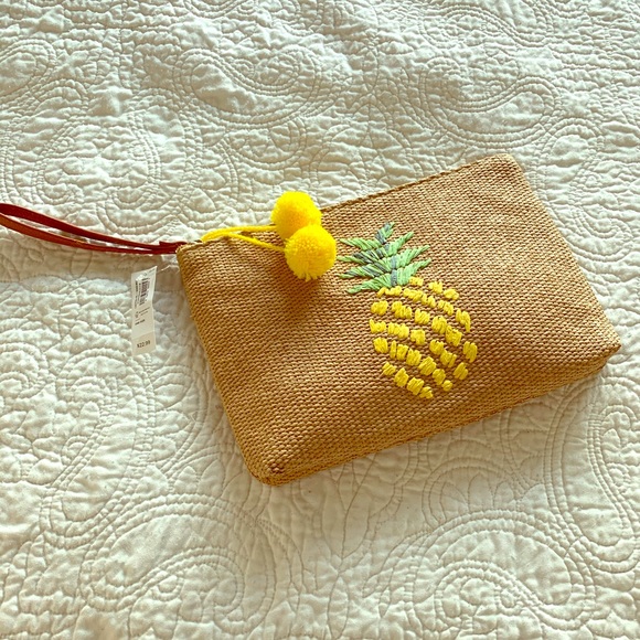 Old Navy Handbags - 🍍🍍wristlet